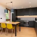 Self-check-in 3 Bedroom With Sauna And Balconies Апартаменты